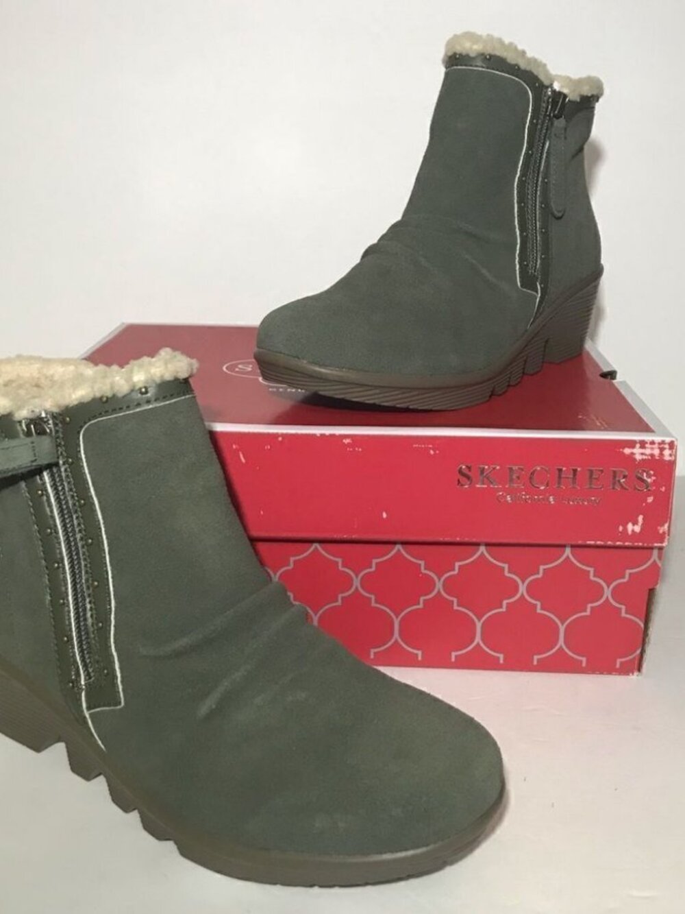 Skechers Jumper Studded Sherpa Trim Bootie